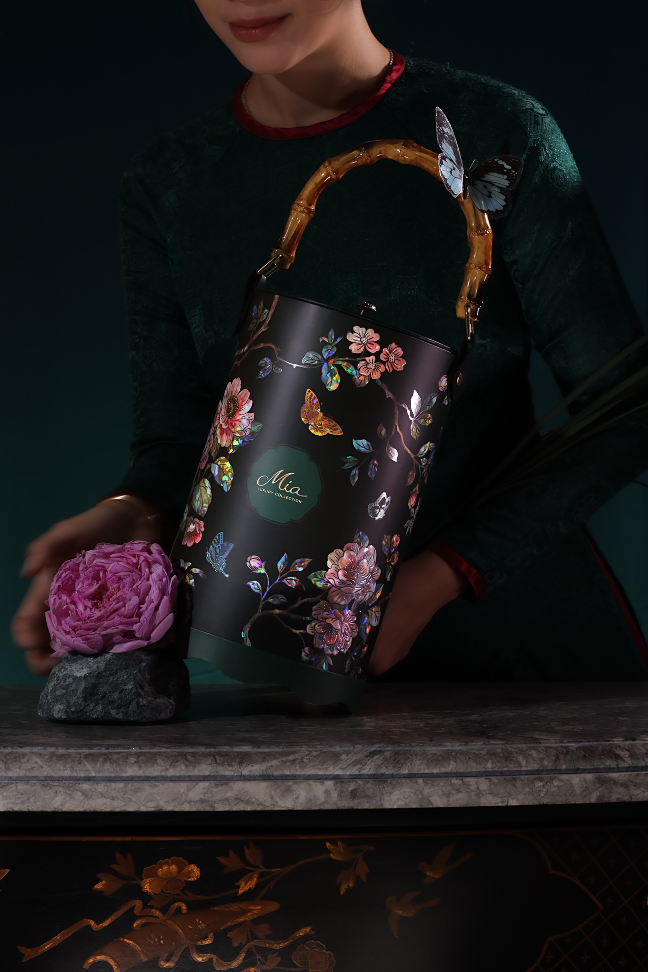 Tinh hoa di sản Việt trong bộ sưu tập bánh Trung thu ‘Nguyệt Cẩm – Moonlit Brocade’ từ Mia Luxury Collection